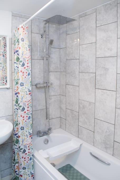 뉴캐슬어폰타인 Comfy Modern 3Br Semi Detached 400Mb Wifi Free Double Parking 빌라 외부 사진